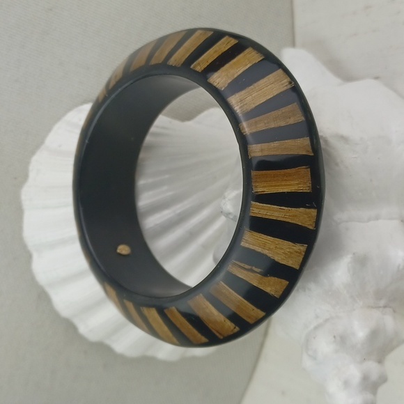 KJL Art Deco Black & Tan Bicone Knife Edge Lucite Bamboo Stamped Bangle Bracelet - Picture 10 of 11